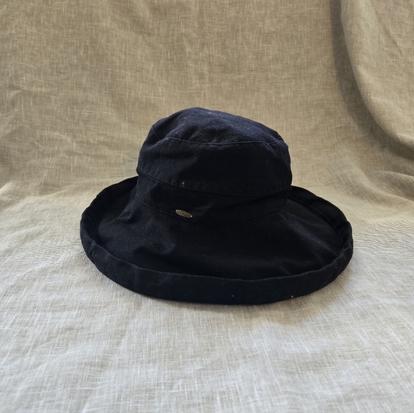 SCALA black hat - Picture 1 of 5